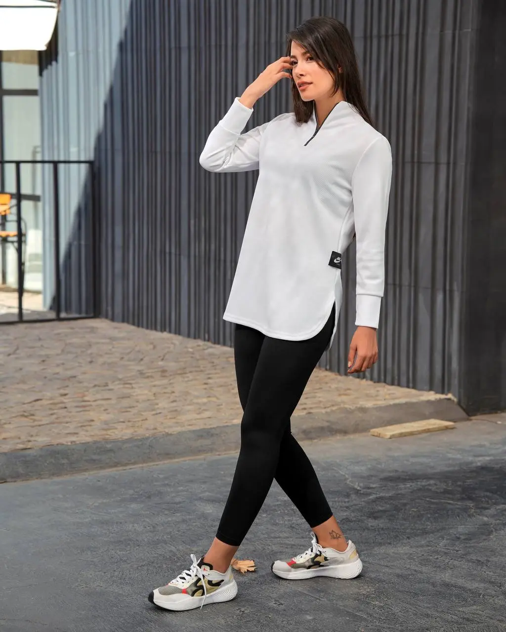 مانتو نیم زیپ هلالی پارچه بیسکوئیتی کد0812